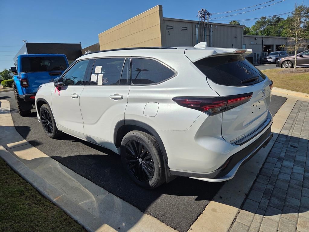 Used 2024 Toyota Highlander Limited AWD/4WD image 4