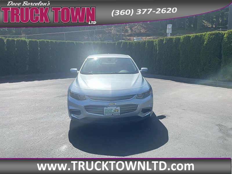 Used 2017 Chevrolet Malibu LT w/ Leather Package FWD image 8