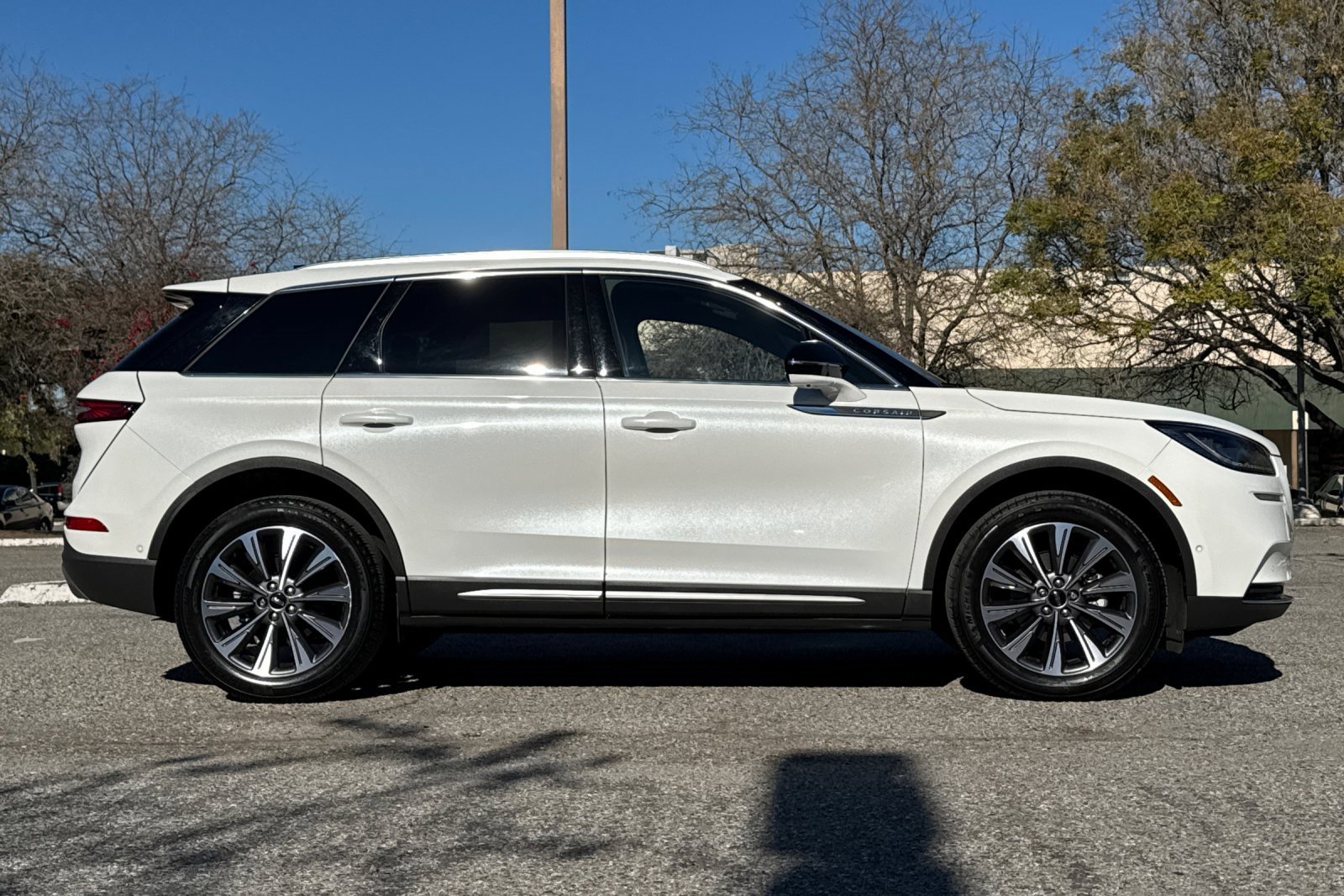 Certified 2022 Lincoln Corsair Reserve w/ Equipment Group 201A image 3