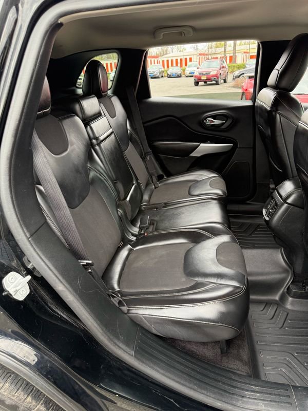 Used 2018 Jeep Cherokee Latitude Plus w/ Cold Weather Group image 11