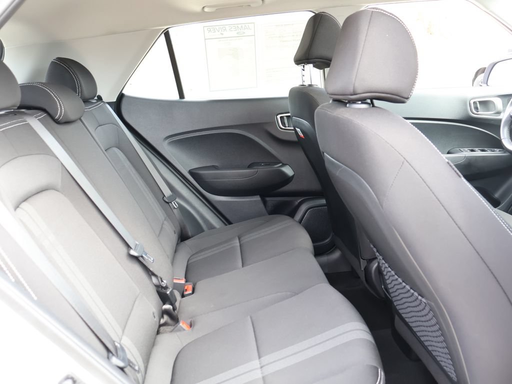 Used 2025 Hyundai Venue SEL FWD image 11