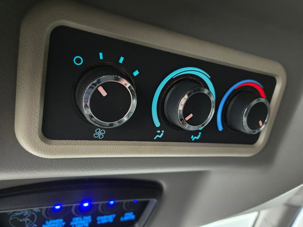 Used 2021 Chevrolet Express 2500 w/ Enhanced Convenience Package image 28