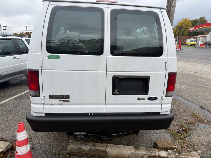 Used 2009 Ford E-350 and Econoline 350 Extended Wagon Super Duty image 6