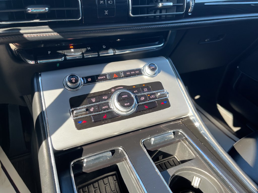 Used 2024 Lincoln Aviator AWD w/ Premium Package image 20