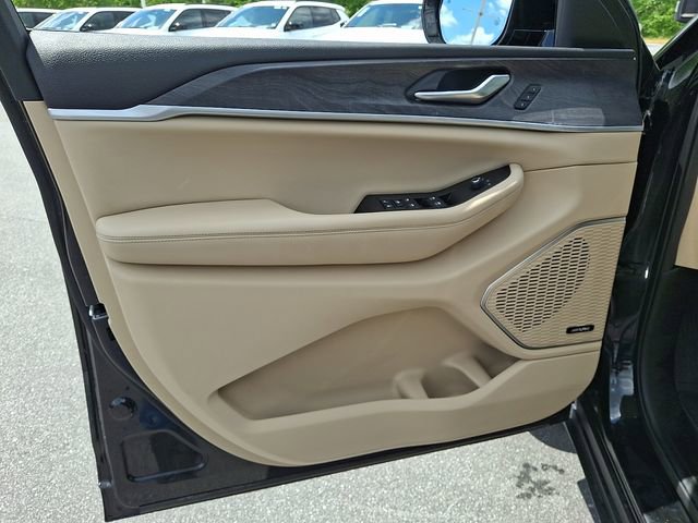 Used 2023 Jeep Grand Cherokee Limited w/ Luxury Tech Group II AWD/4WD image 12