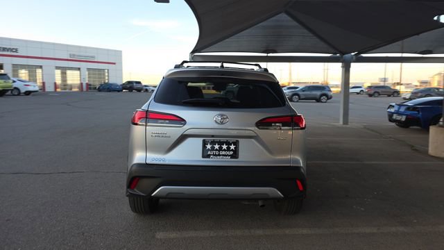 Used 2025 Toyota Corolla Cross XLE w/ Convenience Package image 7