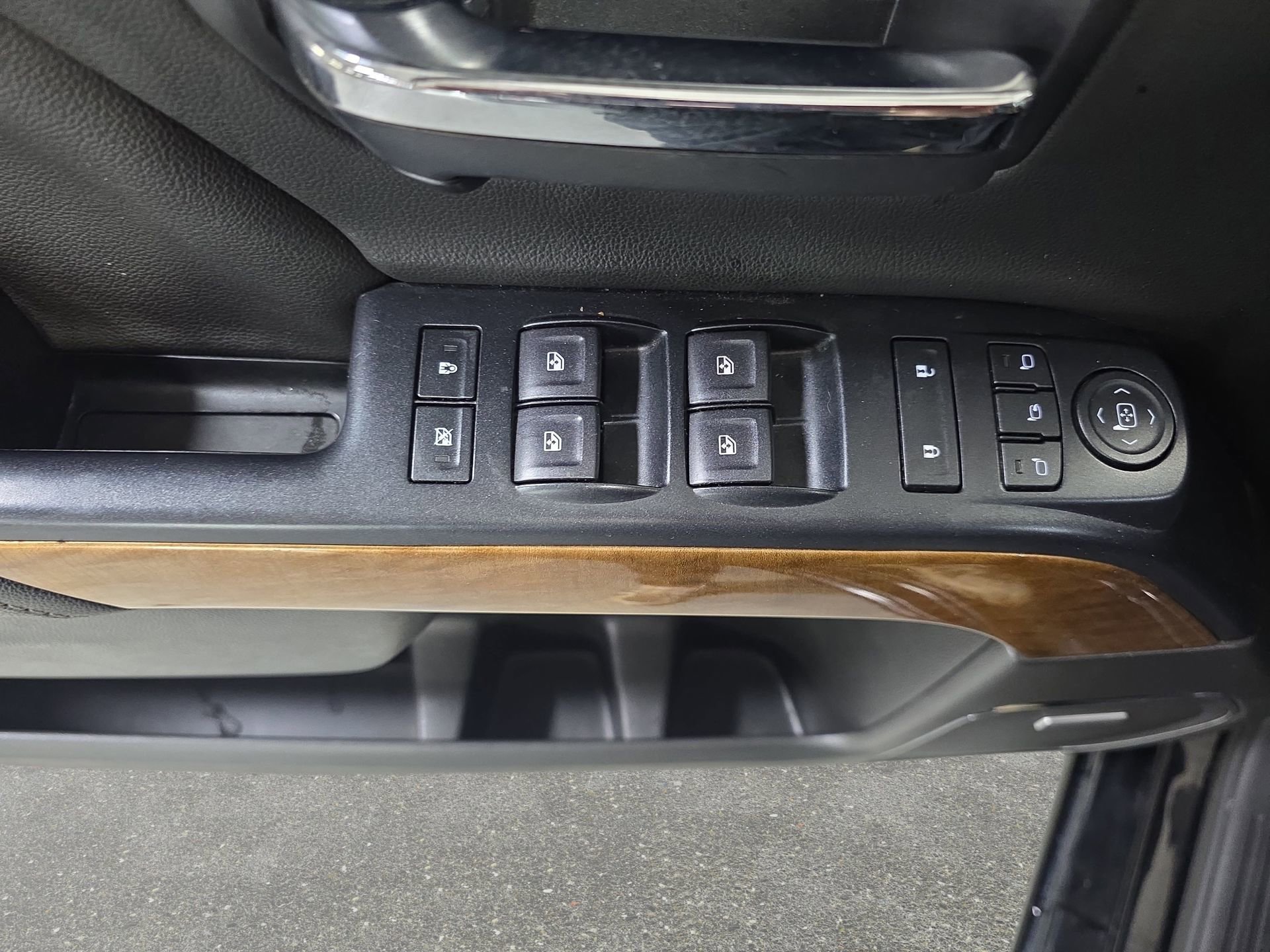 Used 2018 Chevrolet Silverado 1500 LTZ w/ Sport Package image 27