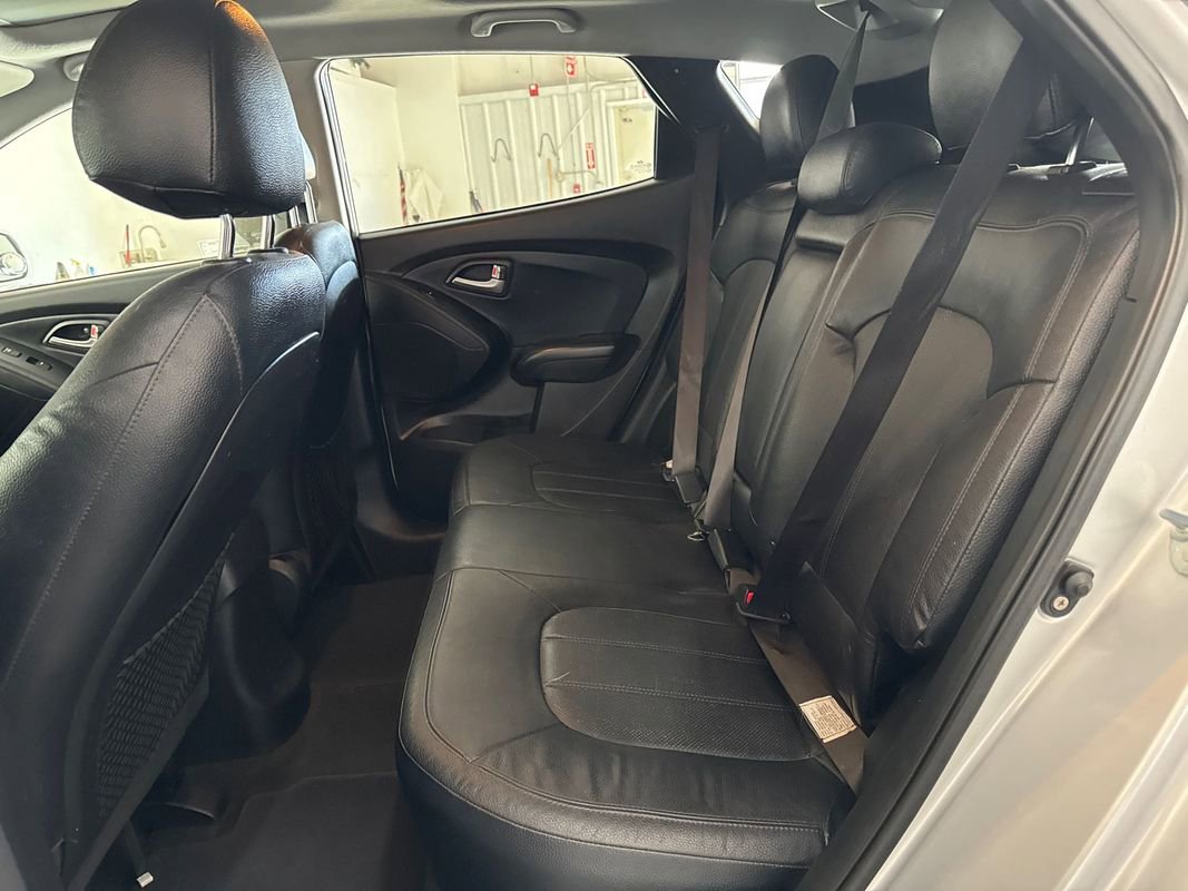 Used 2012 Hyundai Tucson Limited w/ Premium Pkg FWD image 17