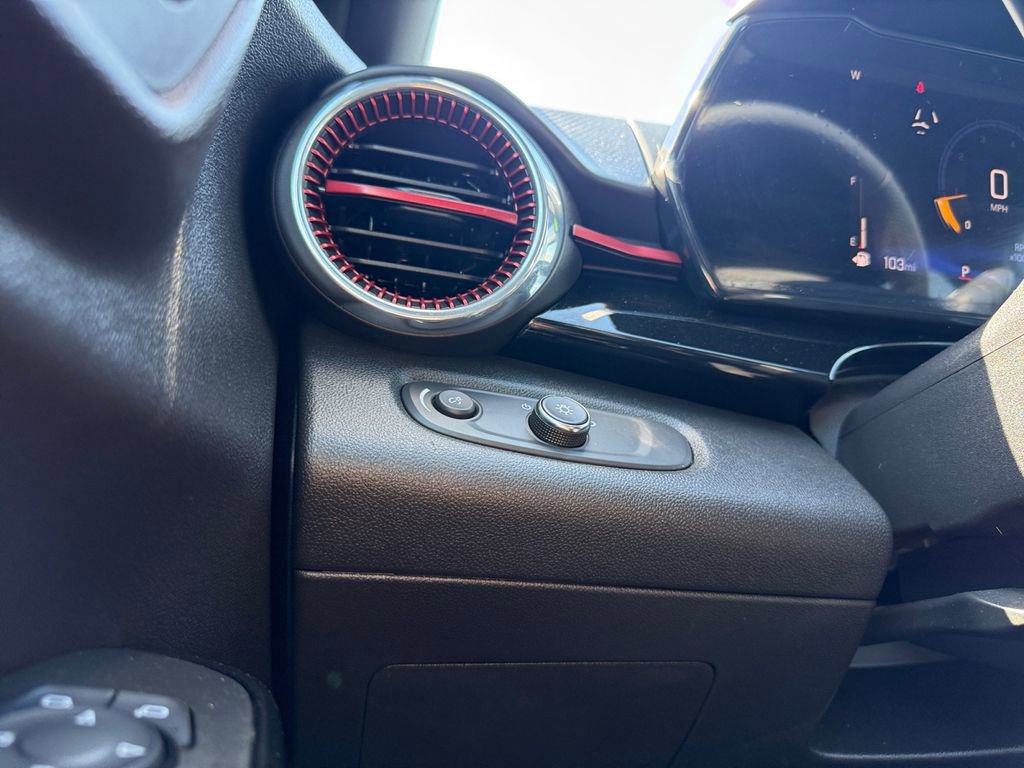 Certified 2025 Chevrolet Trax RS w/ Sunroof Package image 22