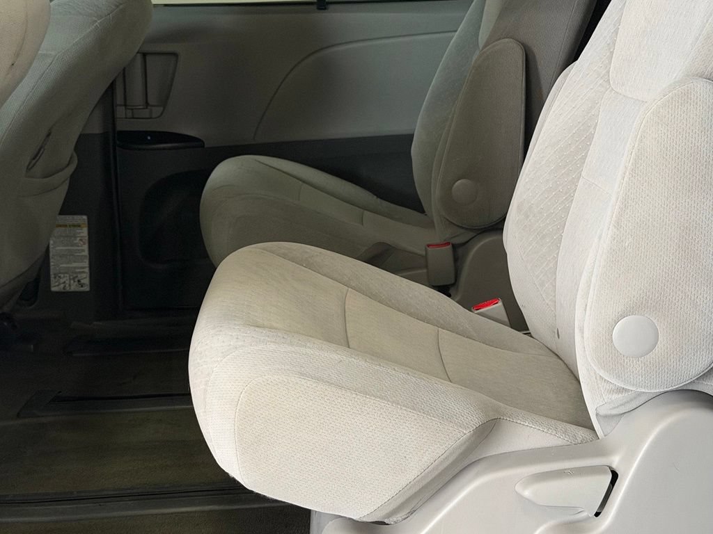 Used 2015 Toyota Sienna LE AWD/4WD image 20