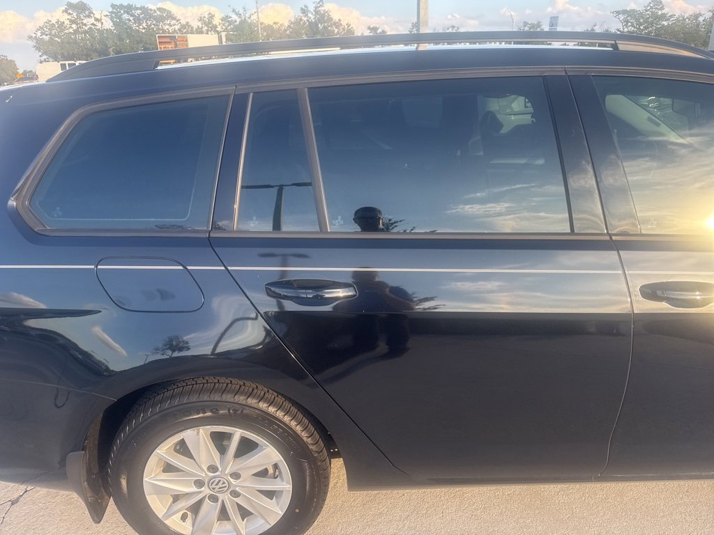 Used 2018 Volkswagen Golf S image 13