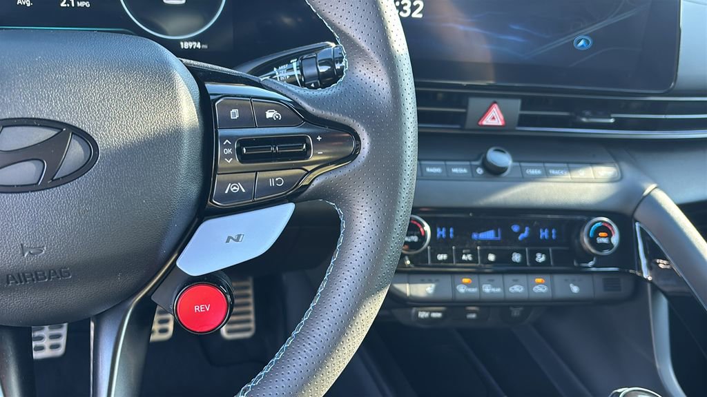 Used 2025 Hyundai Elantra N Base image 18