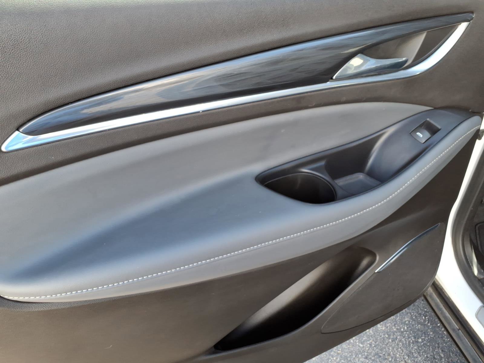 Used 2021 Buick Enclave Essence w/ Sport Touring Edition image 17