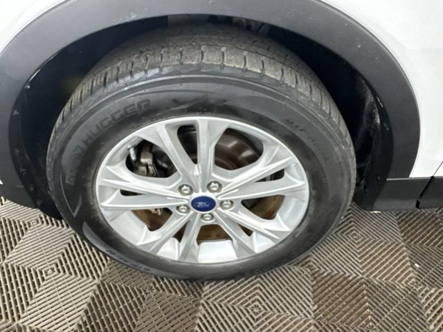 Used 2017 Ford Escape SE w/ SE Leather Comfort Package FWD image 26