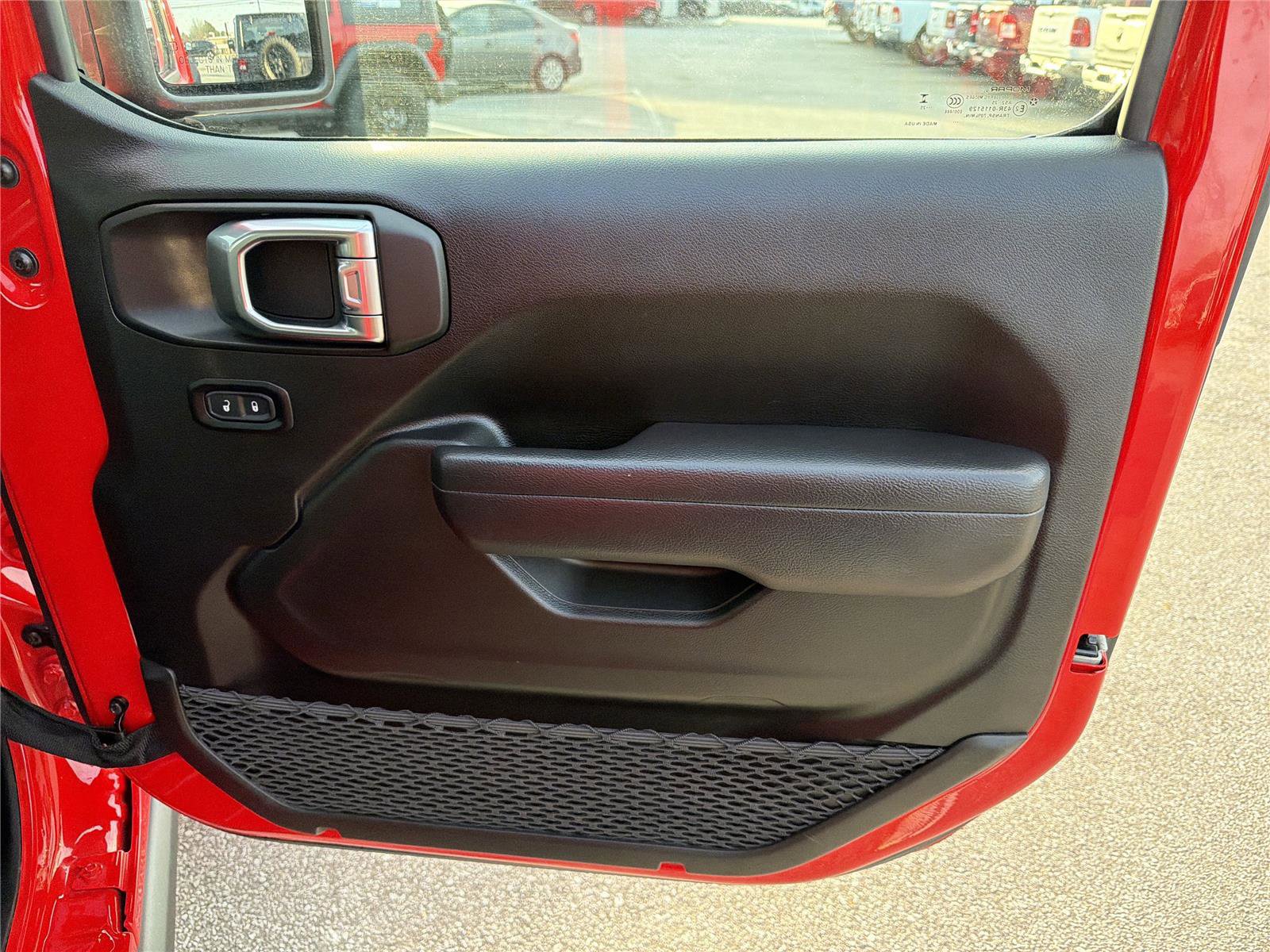 Used 2025 Jeep Wrangler Willys image 14