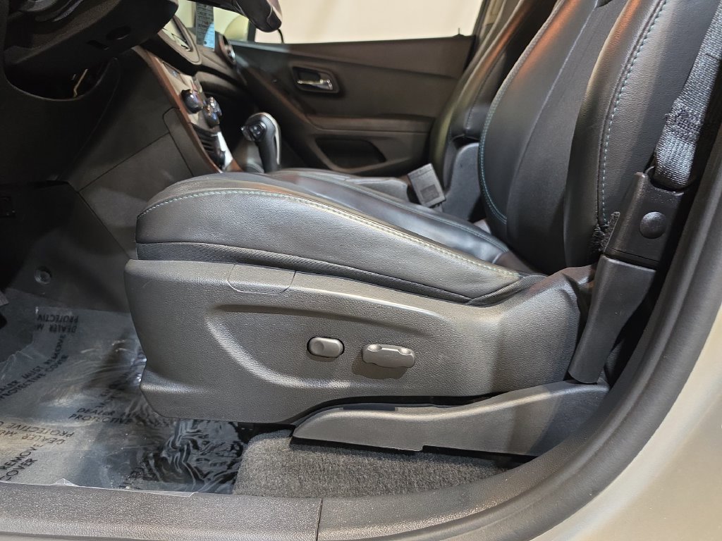 Used 2016 Chevrolet Trax LT w/ LT Convenience Package FWD image 14
