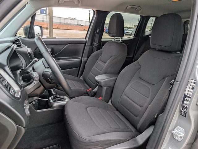 Used 2022 Jeep Renegade Latitude w/ Convenience Group AWD/4WD image 23