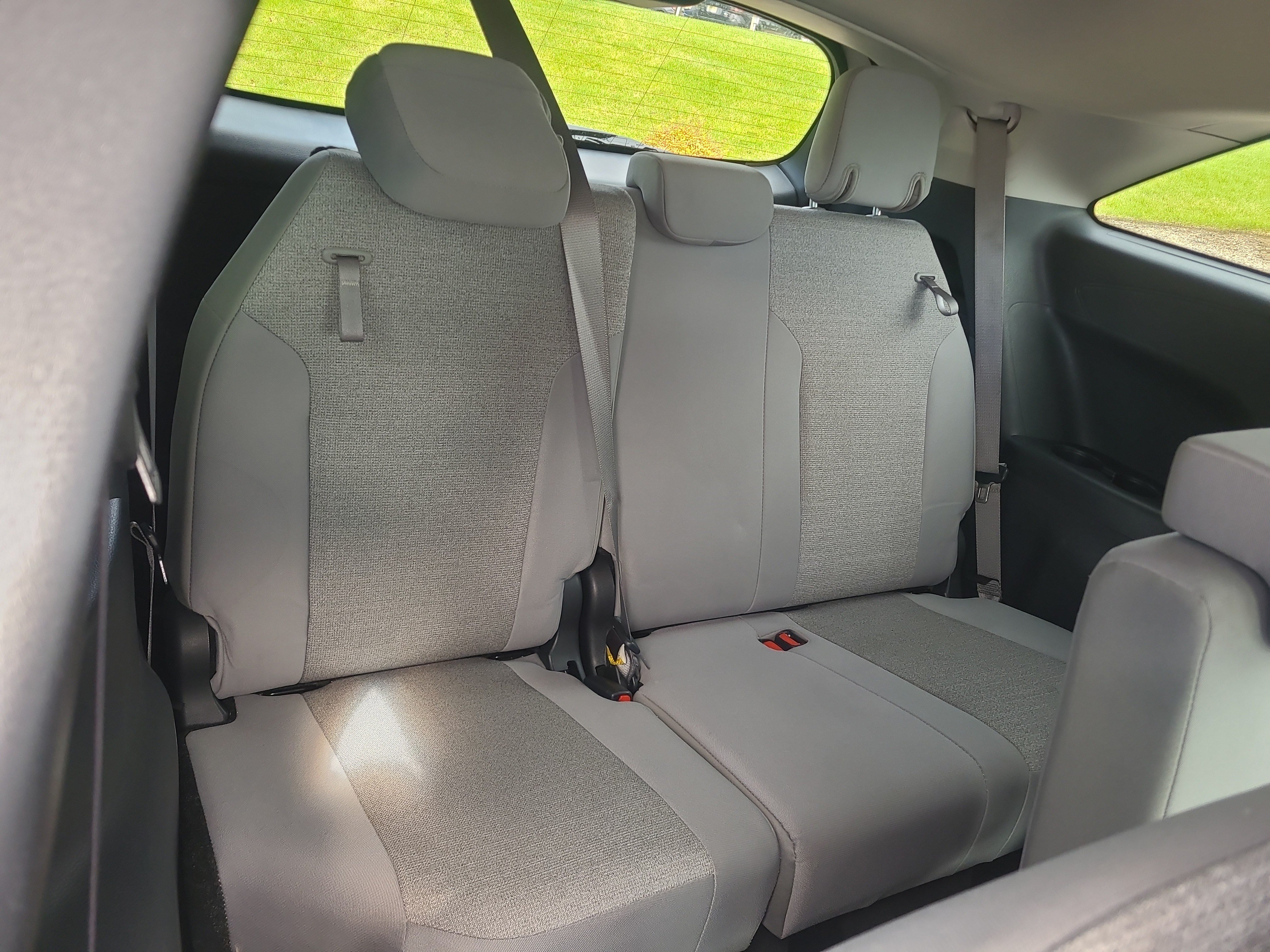 Certified 2025 Toyota Sienna LE FWD image 28