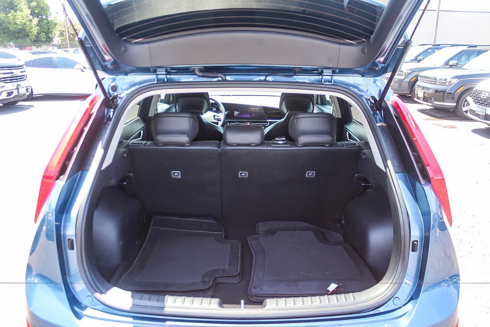 Used 2025 Kia Niro EX FWD image 34