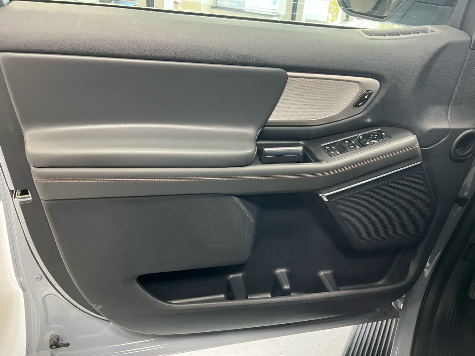 Used 2025 Ford Expedition Max Active AWD/4WD image 29