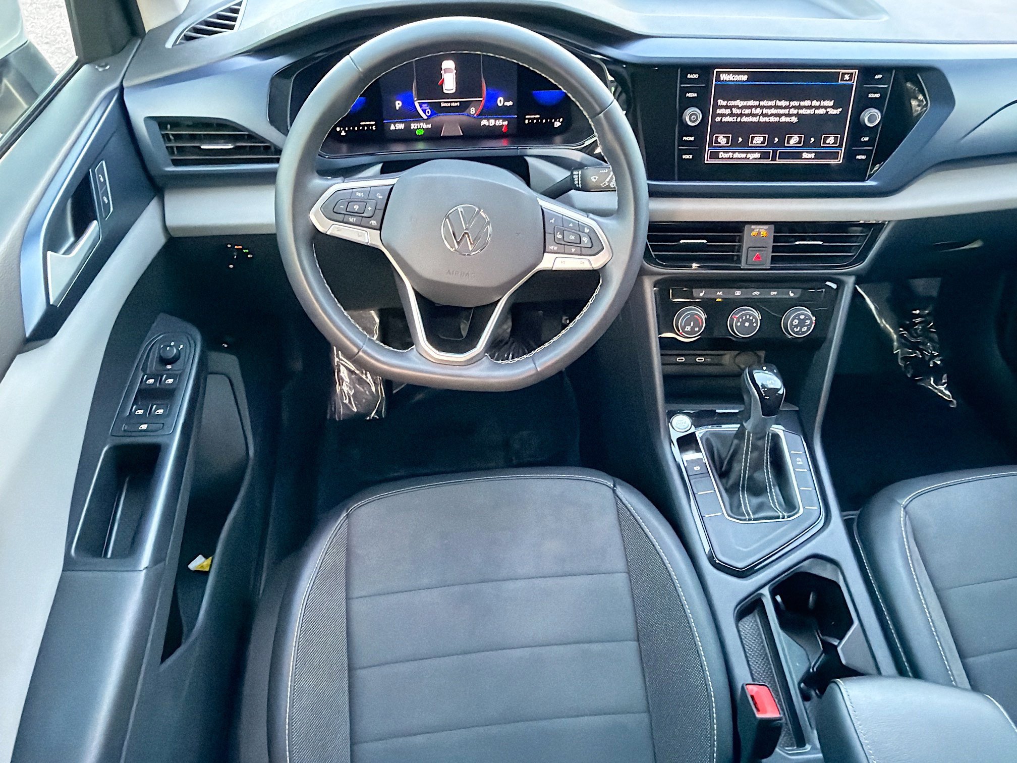 Used 2023 Volkswagen Taos SE w/ Panoramic Sunroof Package FWD image 16