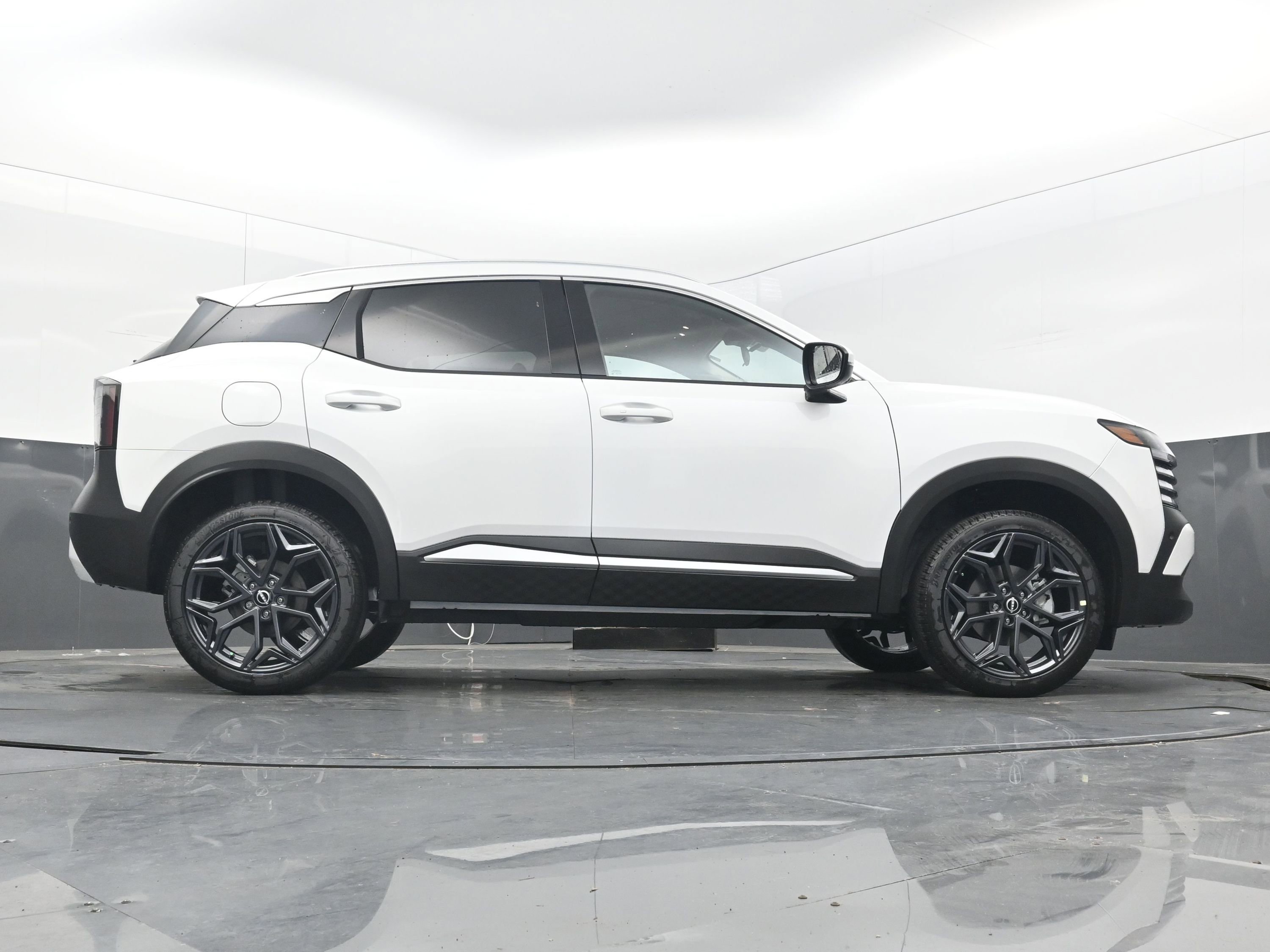 New 2025 Nissan Kicks SR image 40
