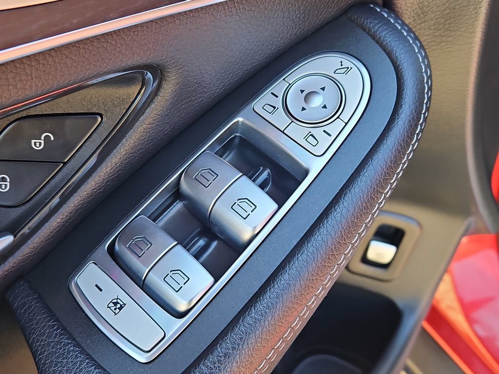 Used 2022 Mercedes-Benz GLC 43 AMG 4MATIC image 30