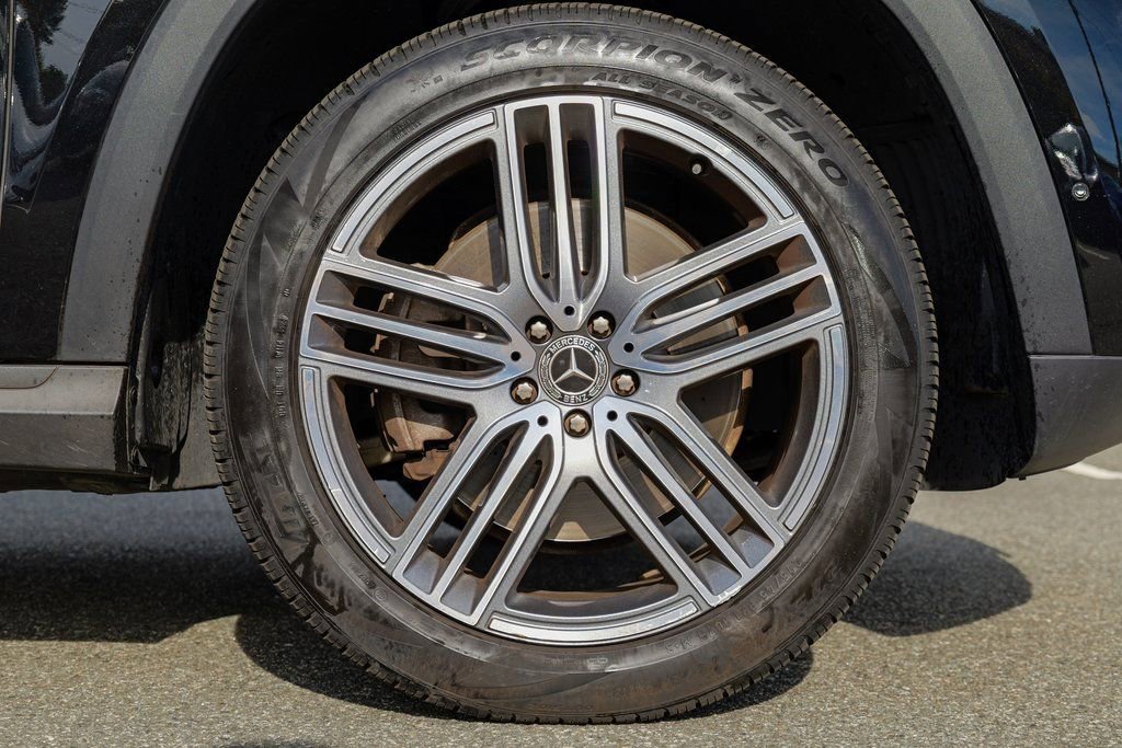 Used 2025 Mercedes-Benz GLS 450 4MATIC image 12