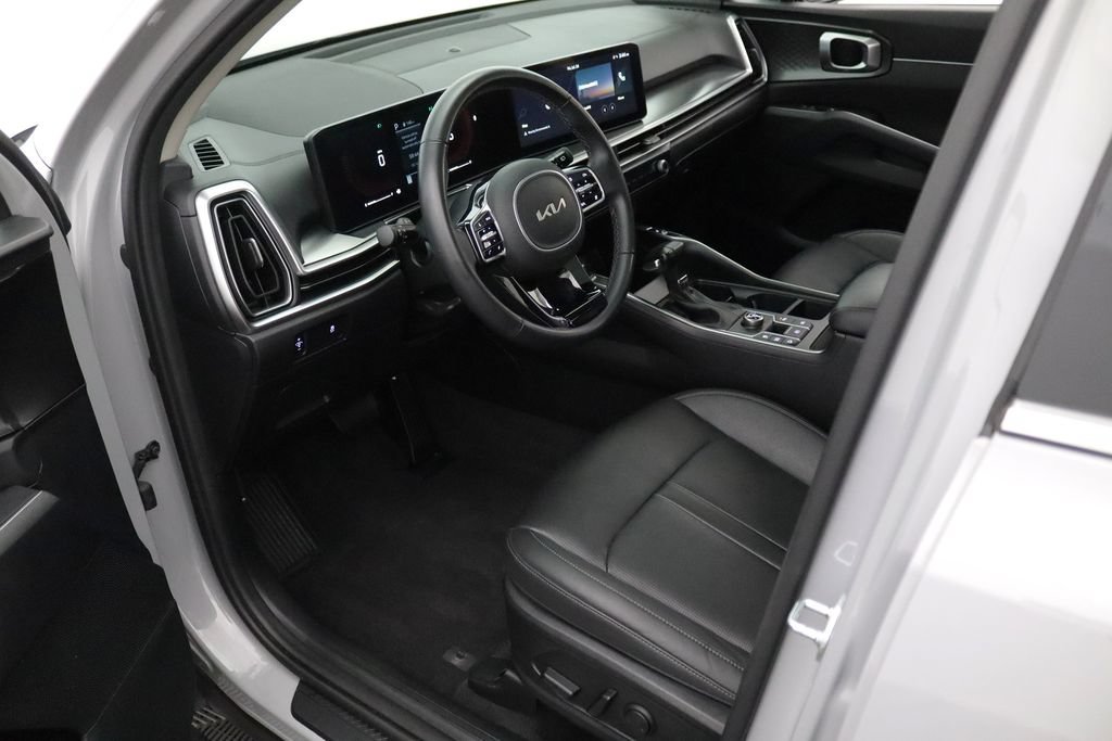 Used 2024 Kia Sorento S w/ Panoramic Sunroof Package FWD image 14