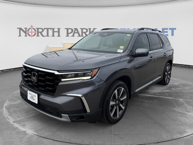 Used 2025 Honda Pilot Touring image 7