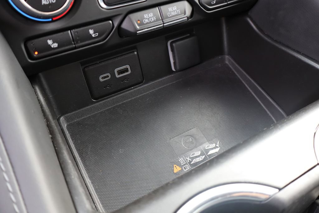 Used 2023 Chevrolet Suburban Z71 w/ Luxury Package image 29