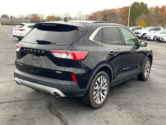 Used 2020 Ford Escape Titanium image 4