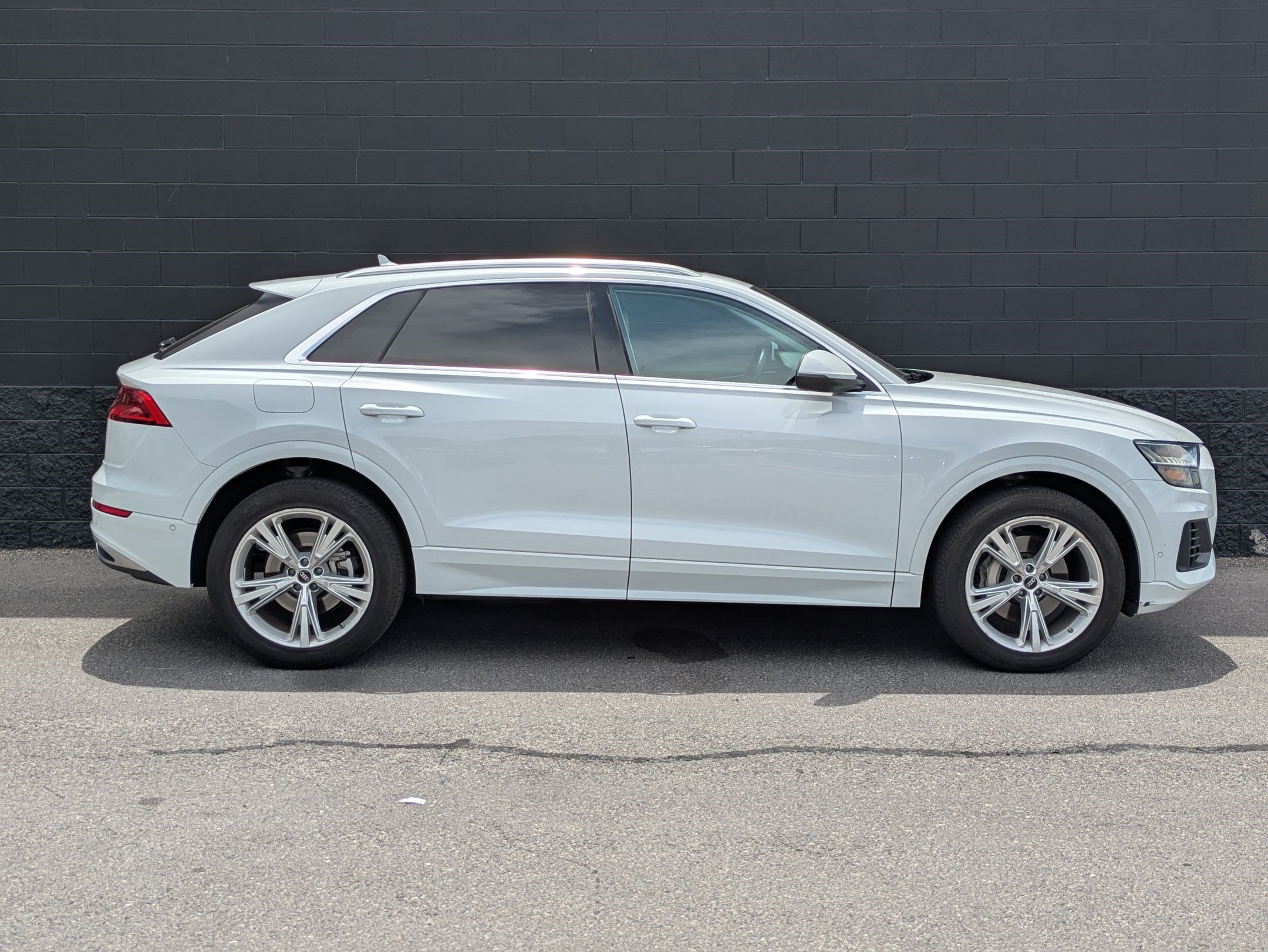 Used 2023 Audi Q8 Premium w/ Convenience Package AWD/4WD image 4