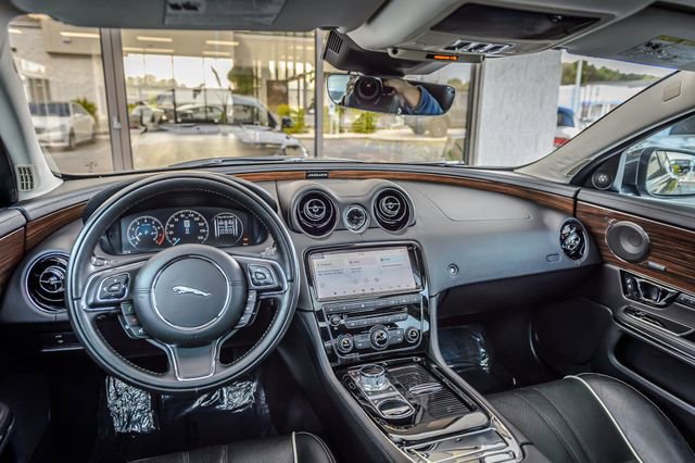 Used 2019 Jaguar XJ R-Sport image 24