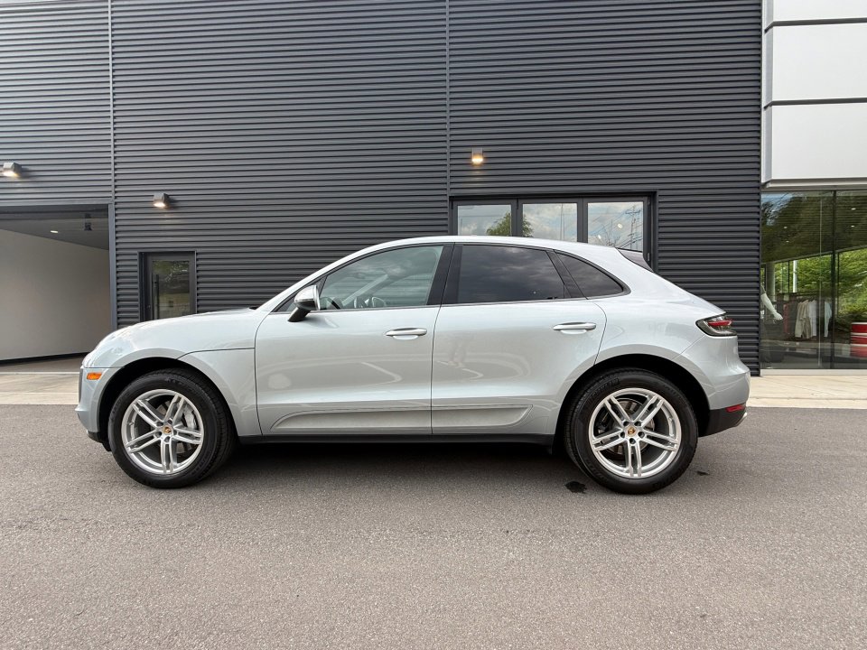 Certified 2020 Porsche Macan AWD/4WD image 2