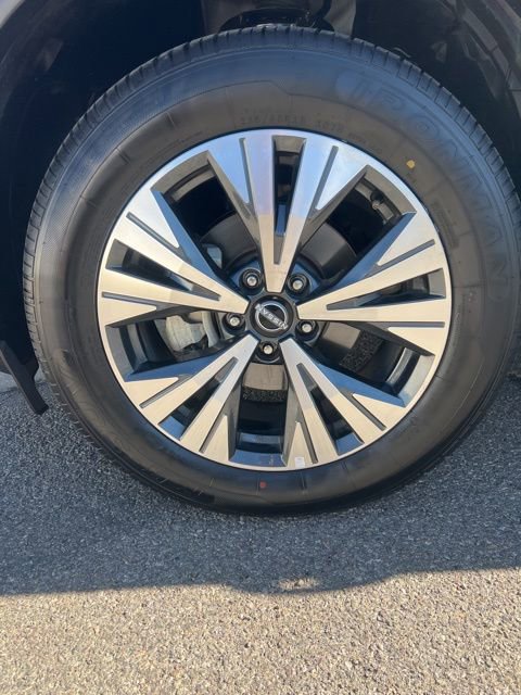 Used 2023 Nissan Rogue SV image 34