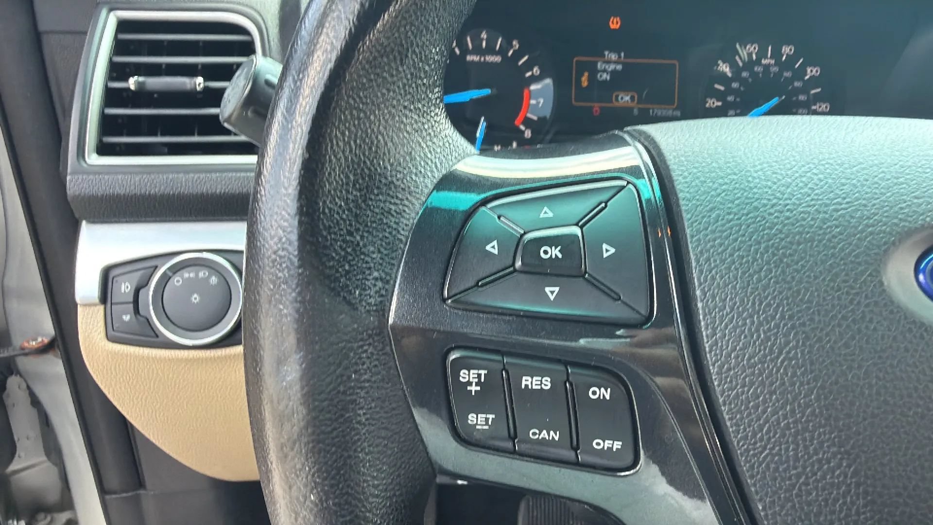 Used 2016 Ford Explorer XLT AWD/4WD image 21