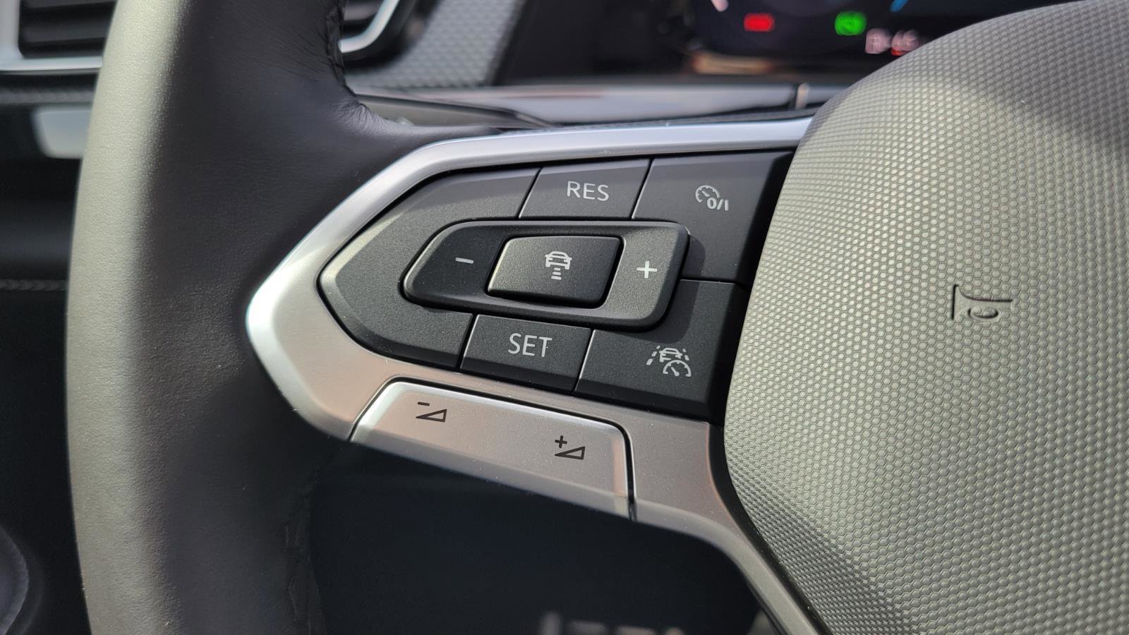 Certified 2025 Volkswagen Atlas Cross Sport SEL Premium R-Line image 26