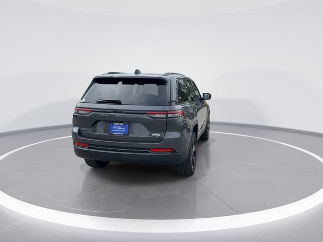 Used 2024 Jeep Grand Cherokee Laredo AWD/4WD image 6