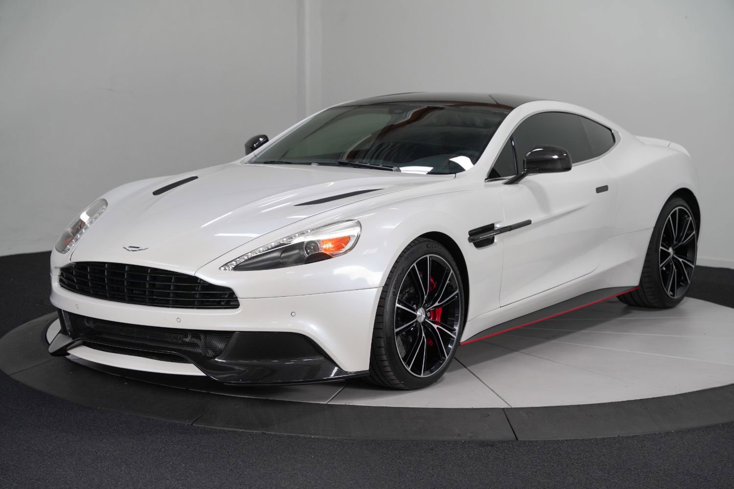 Used 2014 Aston Martin Vanquish Coupe image 6