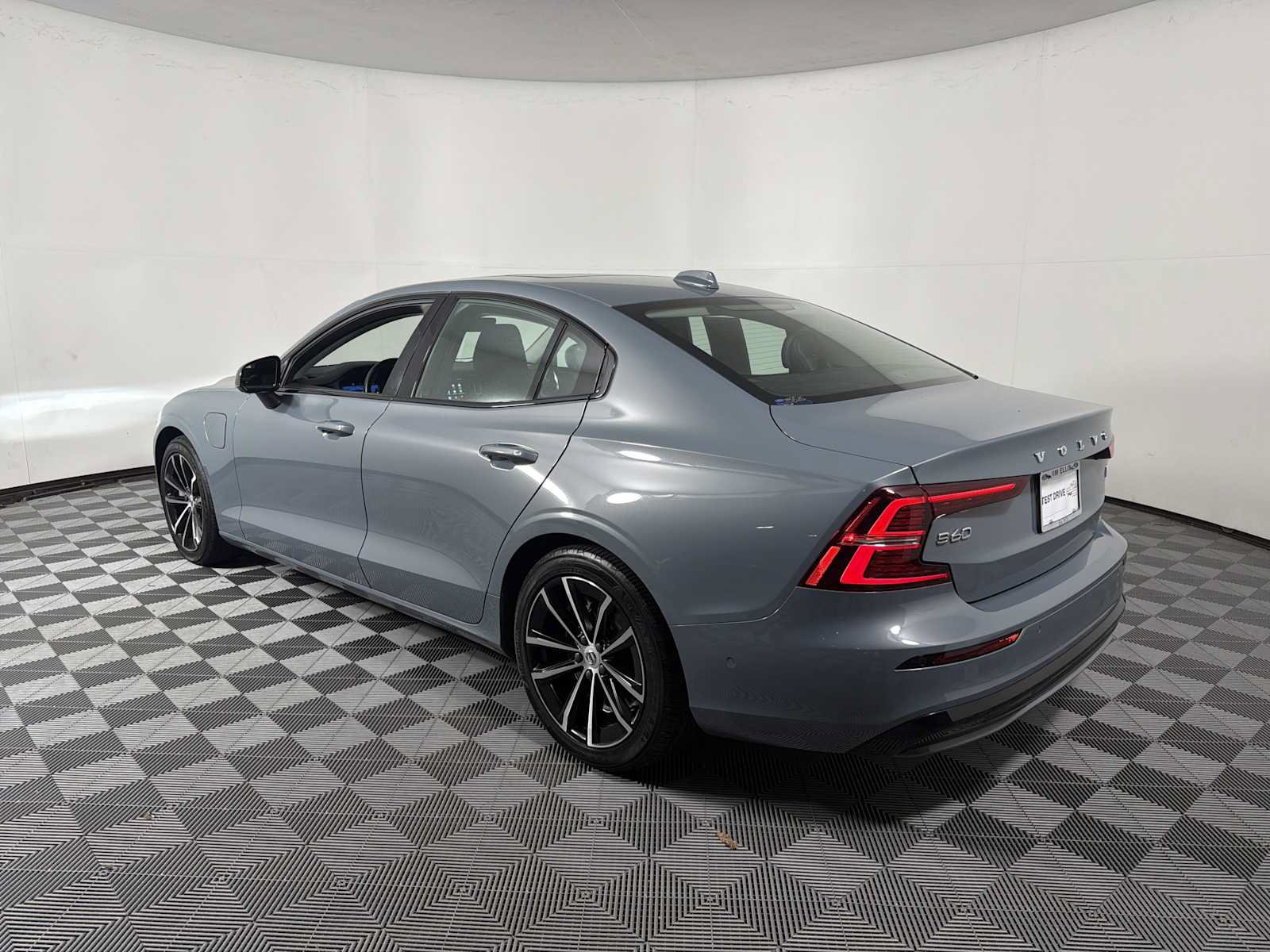 Used 2023 Volvo S60 T8 Plus AWD/4WD image 9