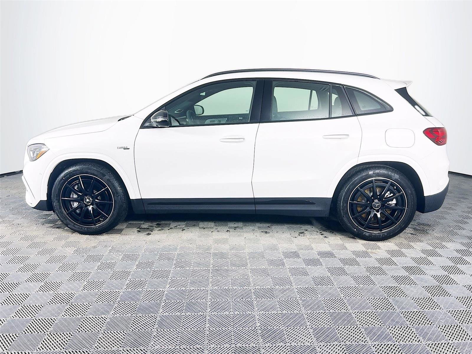 New 2026 Mercedes-Benz GLA 35 AMG 4MATIC image 3