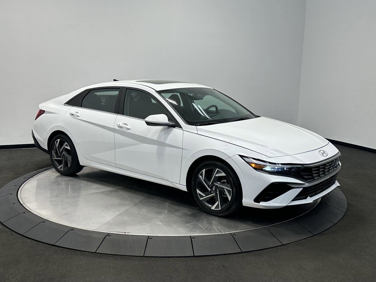 Certified 2024 Hyundai Elantra SEL w/ Convenience Package FWD image 2