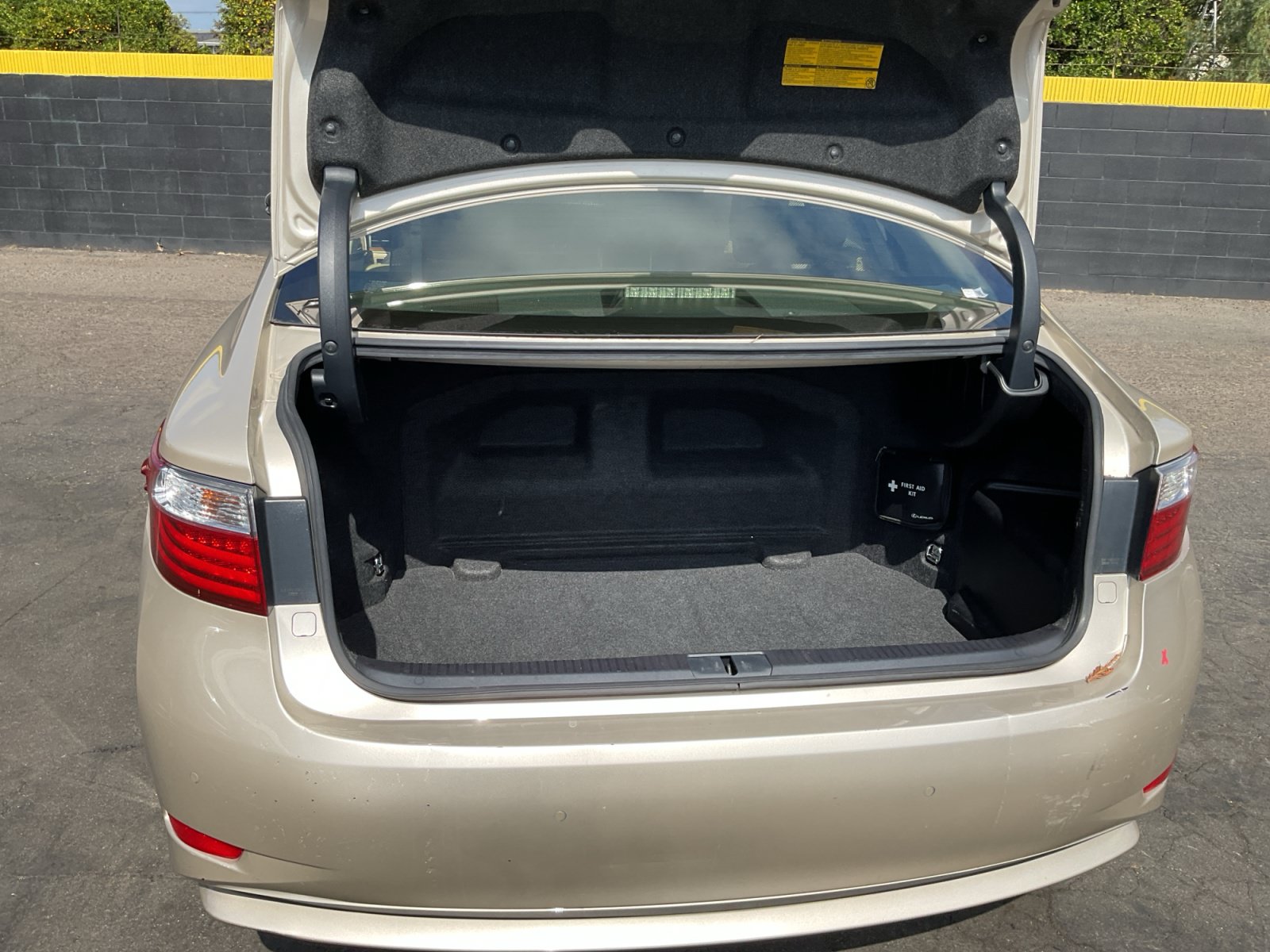 Used 2014 Lexus ES 300h FWD image 21