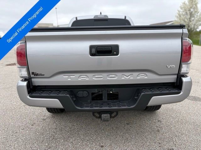 Used 2020 Toyota Tacoma SR5 AWD/4WD image 4