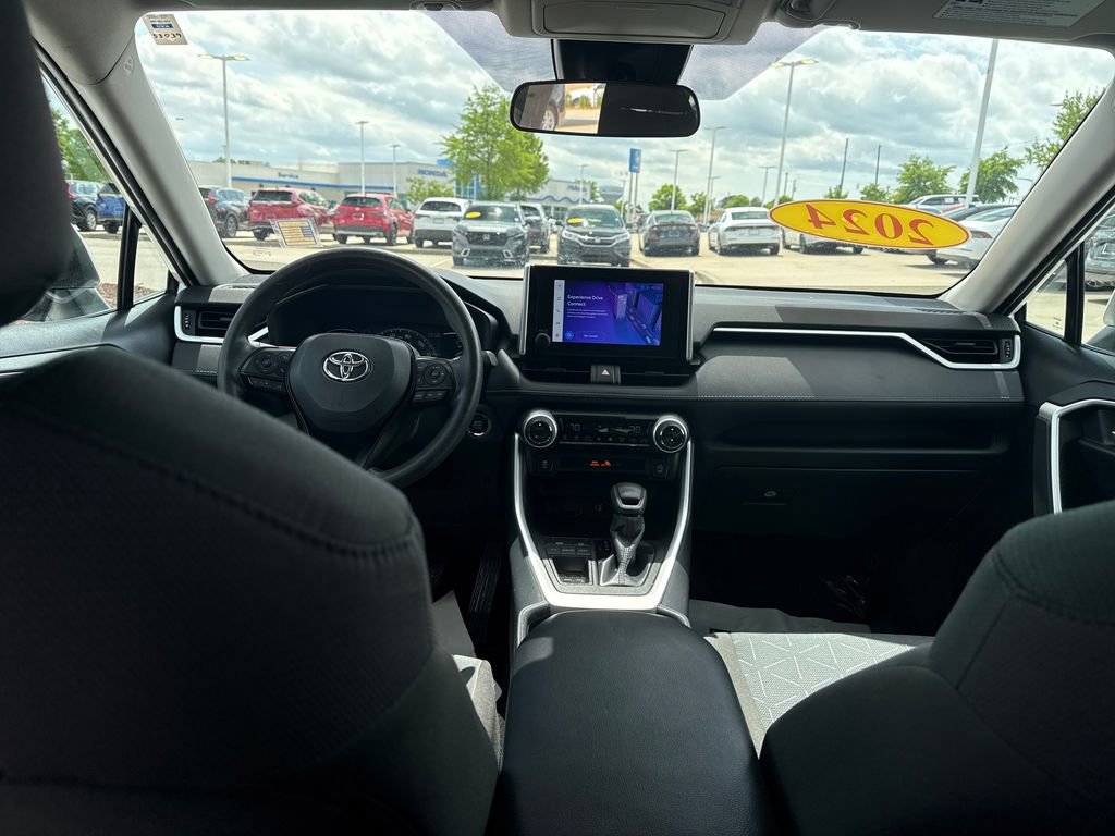 Used 2024 Toyota RAV4 XLE FWD image 29