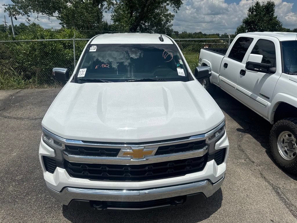 Used 2025 Chevrolet Silverado 1500 LT AWD/4WD image 18