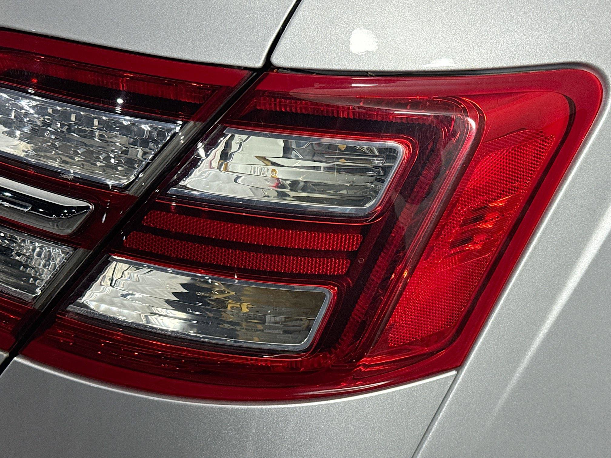 Used 2018 Ford Taurus SE image 32