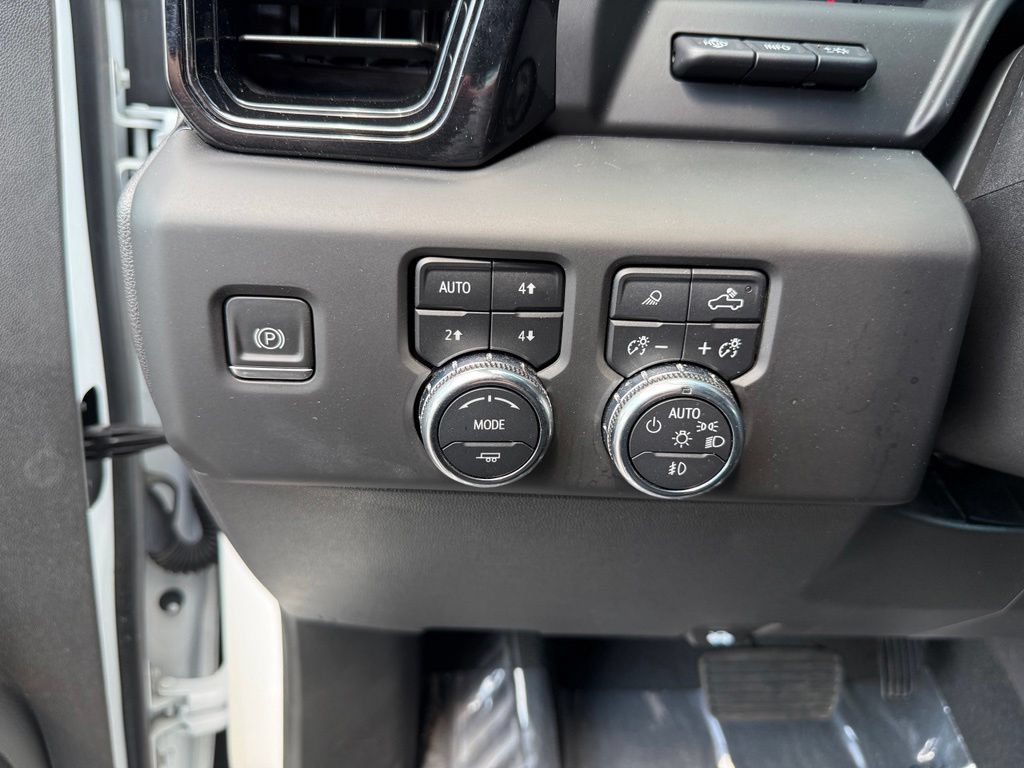 Used 2022 GMC Sierra 1500 AT4 w/ AT4 Premium Package AWD/4WD image 7