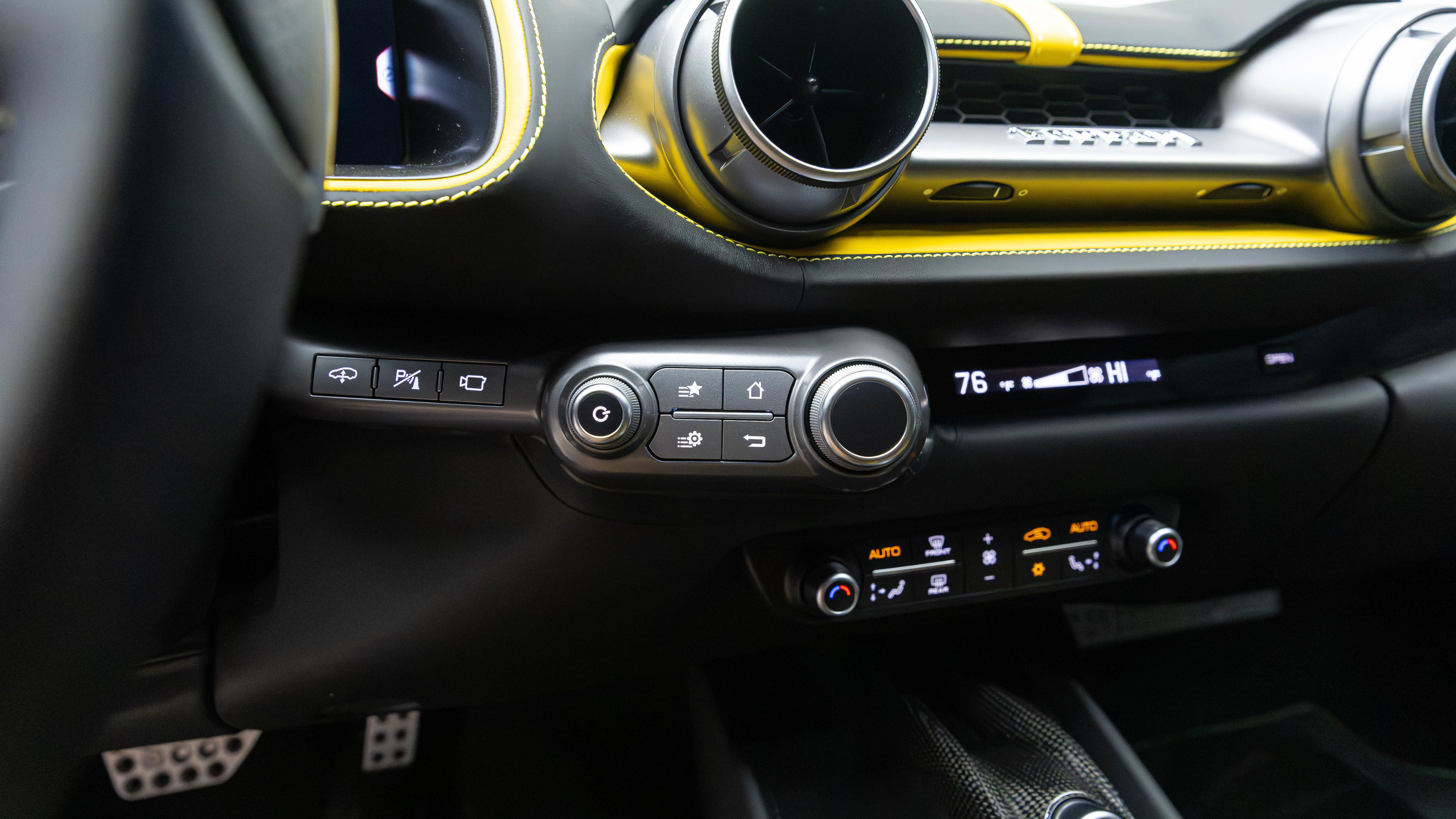 Used 2020 Ferrari 812 Superfast RWD image 33